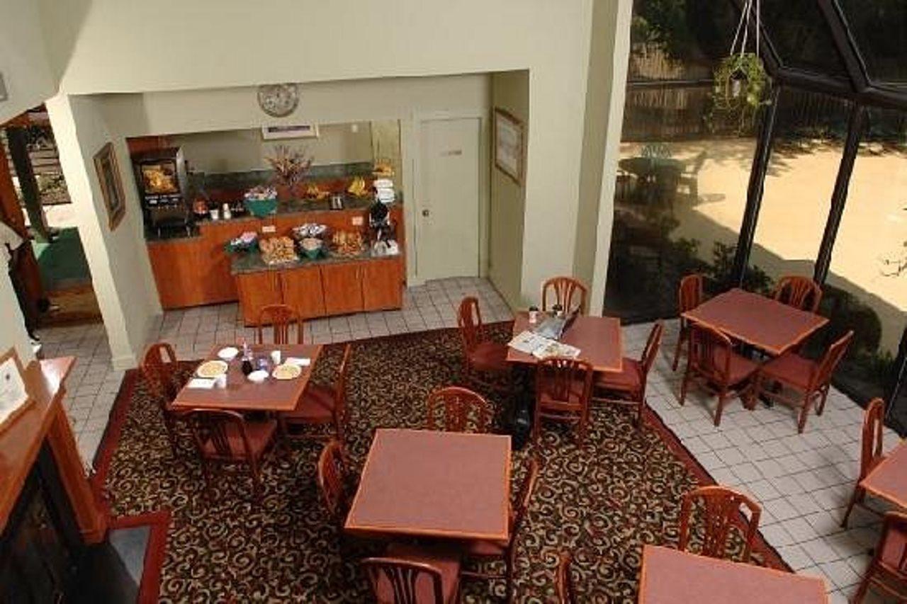 Huntsville Hotel & Suites Ресторант снимка