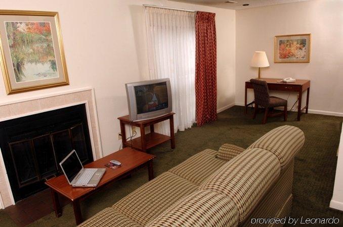Huntsville Hotel & Suites Стая снимка